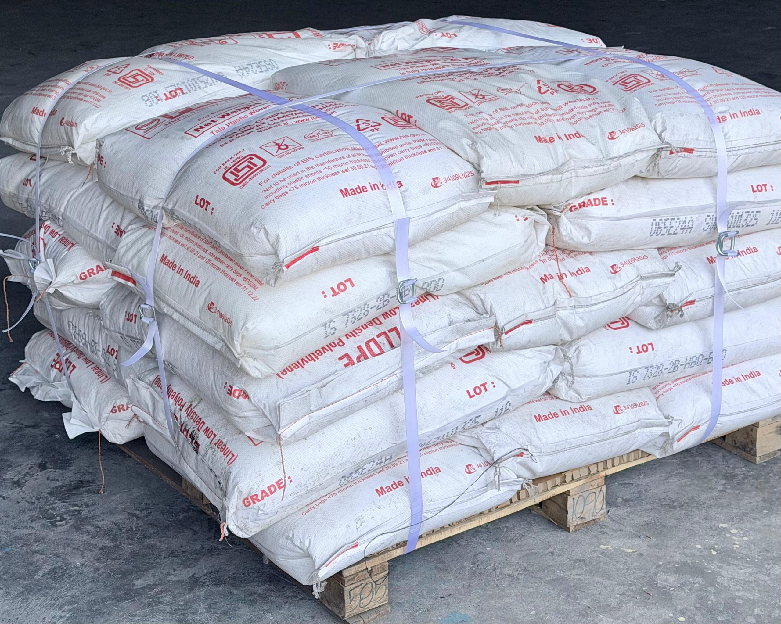 Pallet Packing Industrial Pallet Securing with Pack Strap™ Composite Cord Strap